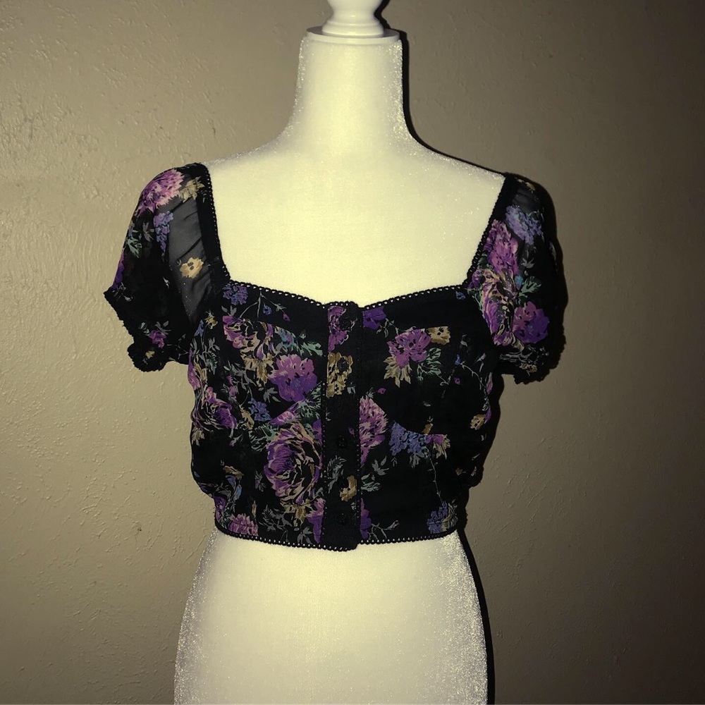 Black floral crop top